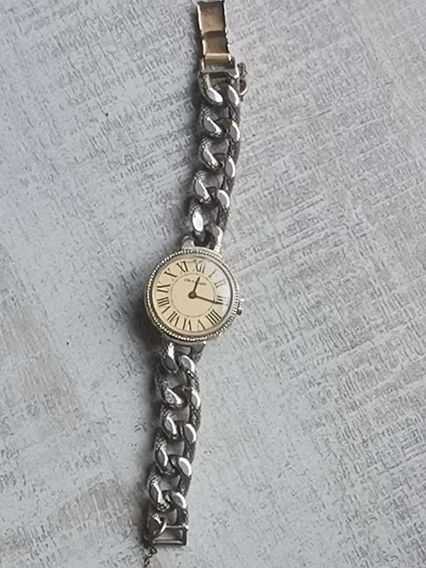 VINTAGE OLD ENGLAND LADIES SWISS MADE WATCH IN EXCELLENT WORKING CONDITION
