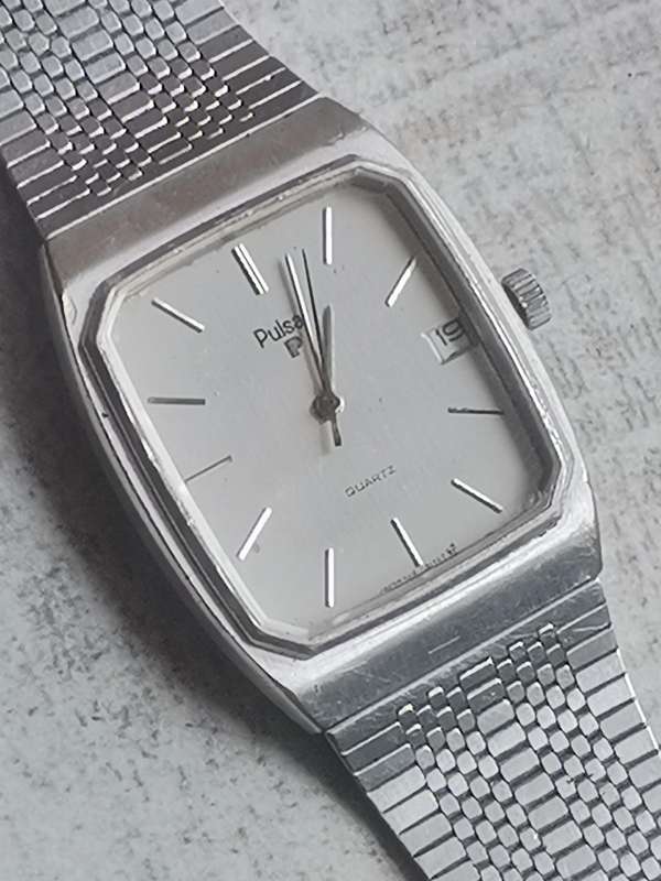 MENS VINTAGE PULSAR WATCH IN EXCELLENT WORKING CONDITION
