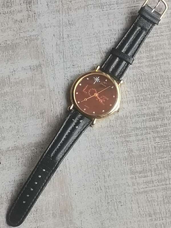 STUNNING HUGE DIAL LADIES GOLD PLATED WATCH IN EXCELLENT WORKING CONDITION