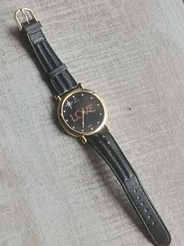 STUNNING HUGE DIAL LADIES GOLD PLATED WATCH IN EXCELLENT WORKING CONDITION