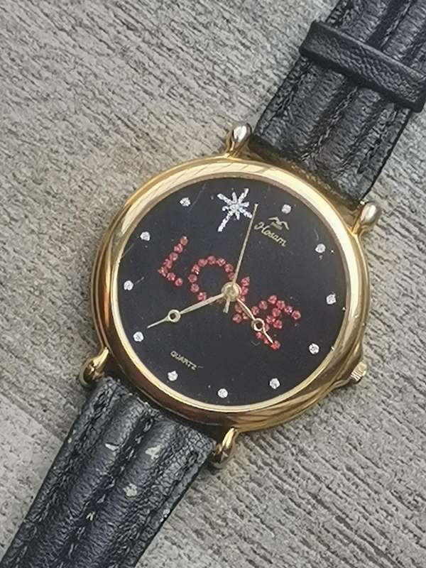 STUNNING HUGE DIAL LADIES GOLD PLATED WATCH IN EXCELLENT WORKING CONDITION