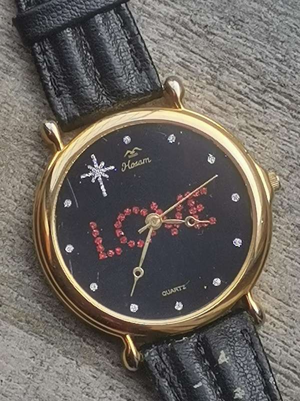 STUNNING HUGE DIAL LADIES GOLD PLATED WATCH IN EXCELLENT WORKING CONDITION