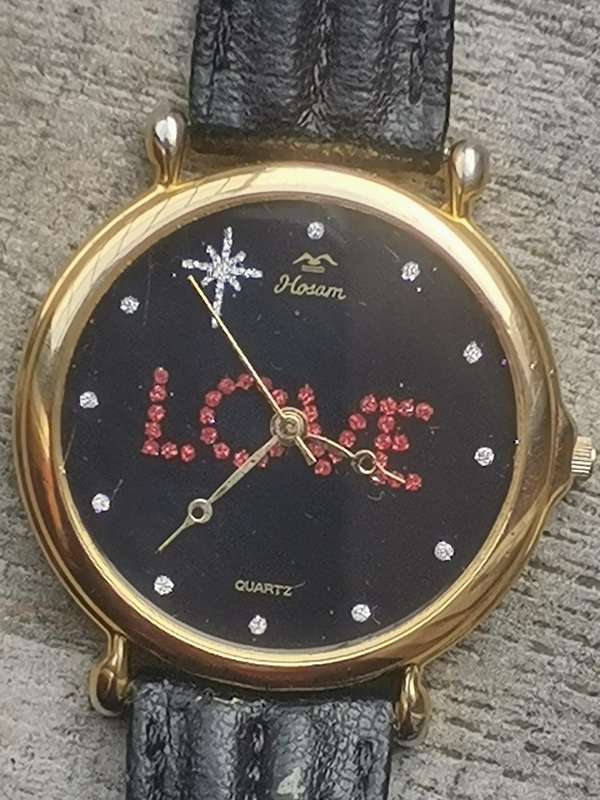 STUNNING HUGE DIAL LADIES GOLD PLATED WATCH IN EXCELLENT WORKING CONDITION