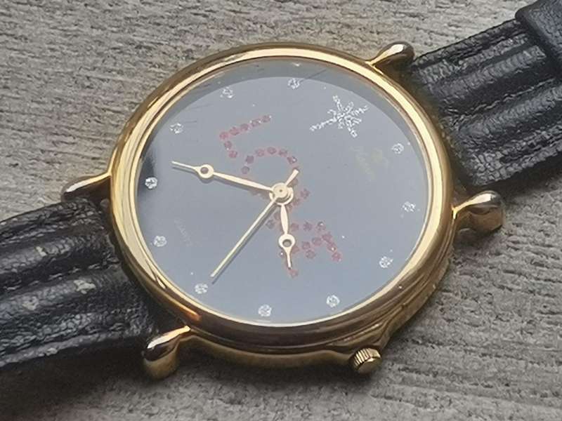 STUNNING HUGE DIAL LADIES GOLD PLATED WATCH IN EXCELLENT WORKING CONDITION