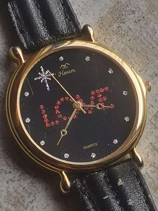 STUNNING HUGE DIAL LADIES GOLD PLATED WATCH IN EXCELLENT WORKING CONDITION