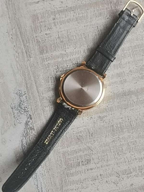 STUNNING HUGE DIAL LADIES GOLD PLATED WATCH IN EXCELLENT WORKING CONDITION