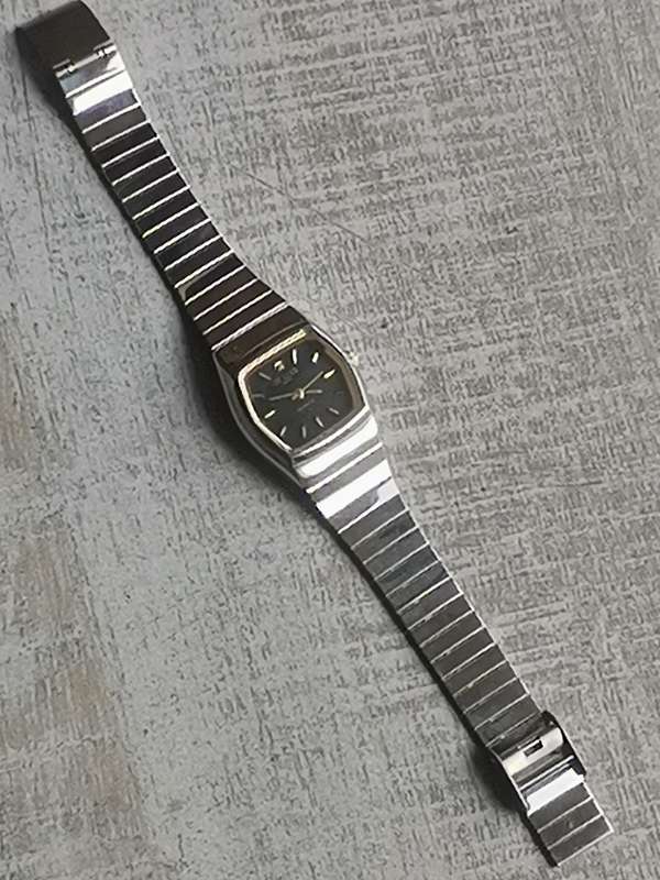 LADIES DE LUXE WATCH IN EXCELLENT WORKING CONDITION