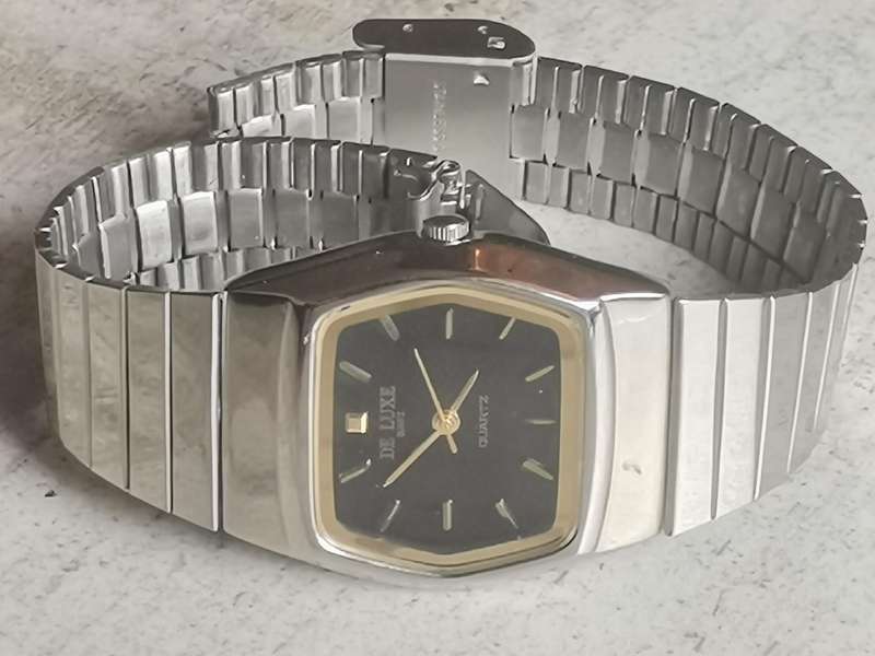 LADIES DE LUXE WATCH IN EXCELLENT WORKING CONDITION