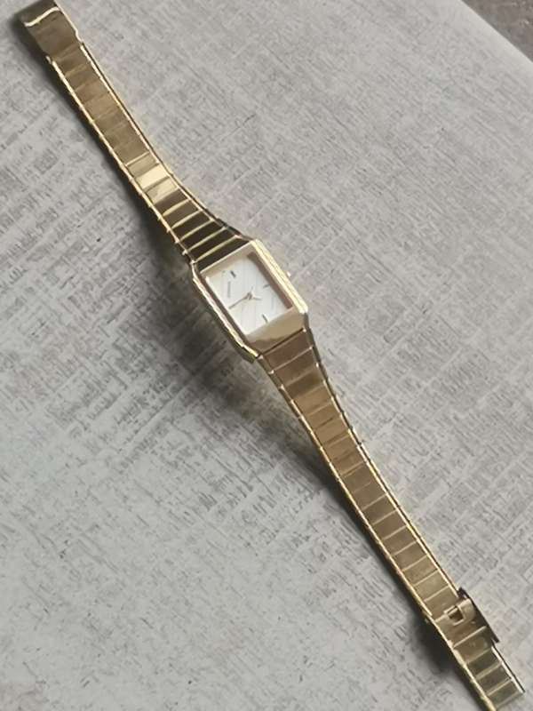 LADIES ALL GOLD HOMEGATE WATCH IN EXCELLENT WORKING CONDITION