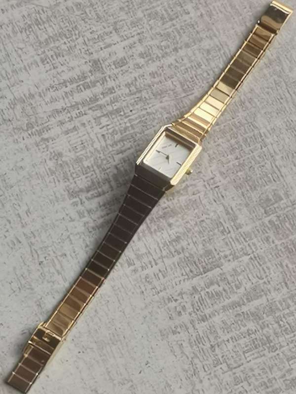 LADIES ALL GOLD HOMEGATE WATCH IN EXCELLENT WORKING CONDITION