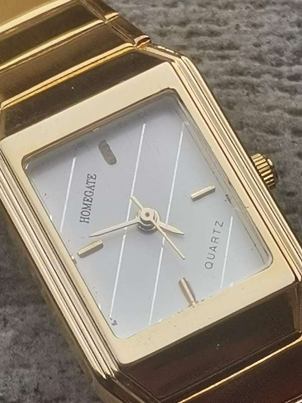 LADIES ALL GOLD HOMEGATE WATCH IN EXCELLENT WORKING CONDITION