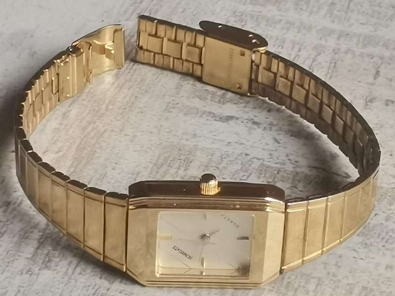 LADIES ALL GOLD HOMEGATE WATCH IN EXCELLENT WORKING CONDITION