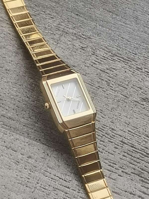 LADIES ALL GOLD HOMEGATE WATCH IN EXCELLENT WORKING CONDITION