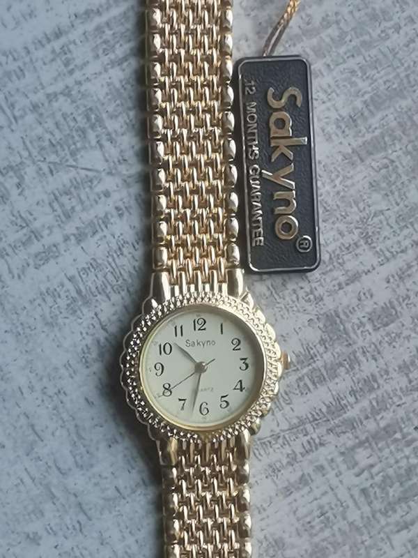 VINTAGE MENS SAKYNO ALL GOLD WATCH IN EXCELLENT WORKING CONDITION - NEW OLD STOCK