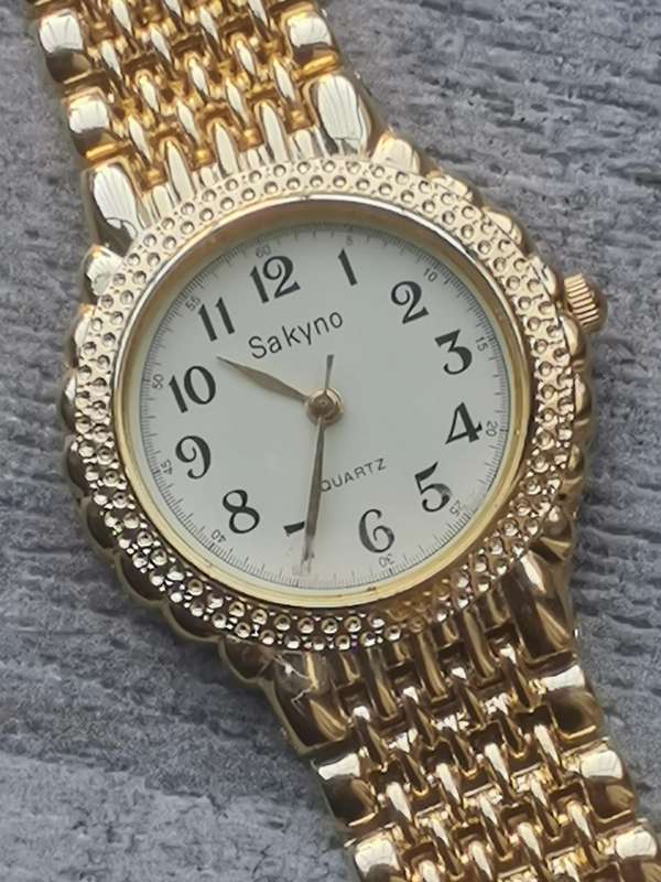 VINTAGE MENS SAKYNO ALL GOLD WATCH IN EXCELLENT WORKING CONDITION - NEW OLD STOCK