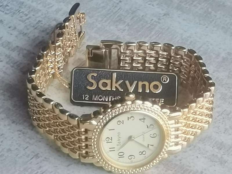 VINTAGE MENS SAKYNO ALL GOLD WATCH IN EXCELLENT WORKING CONDITION - NEW OLD STOCK