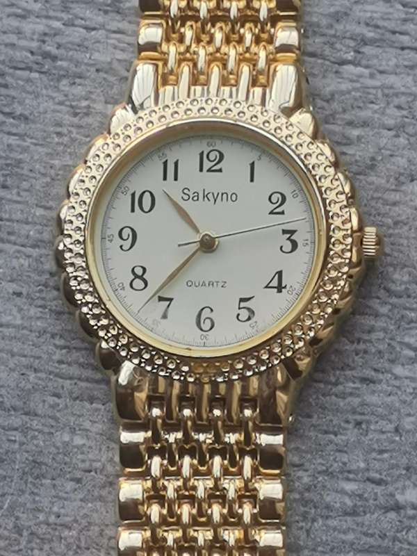 VINTAGE MENS SAKYNO ALL GOLD WATCH IN EXCELLENT WORKING CONDITION - NEW OLD STOCK