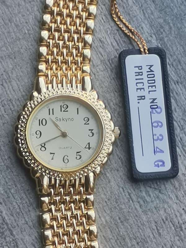 VINTAGE MENS SAKYNO ALL GOLD WATCH IN EXCELLENT WORKING CONDITION - NEW OLD STOCK