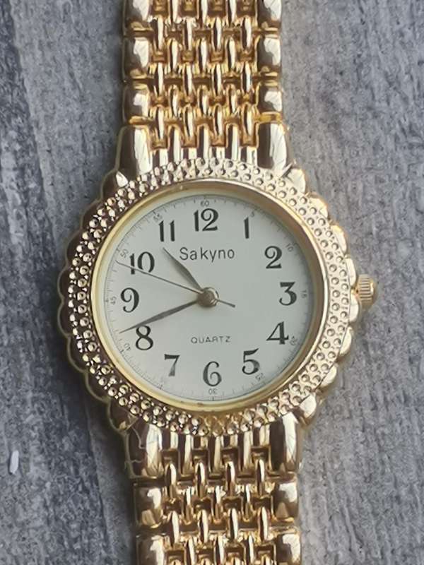 VINTAGE MENS SAKYNO ALL GOLD WATCH IN EXCELLENT WORKING CONDITION - NEW OLD STOCK