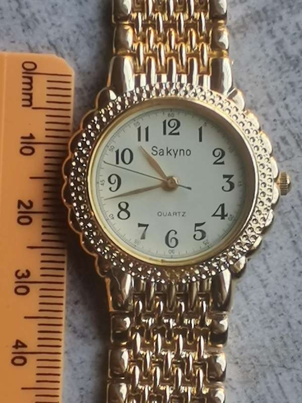 VINTAGE MENS SAKYNO ALL GOLD WATCH IN EXCELLENT WORKING CONDITION - NEW OLD STOCK