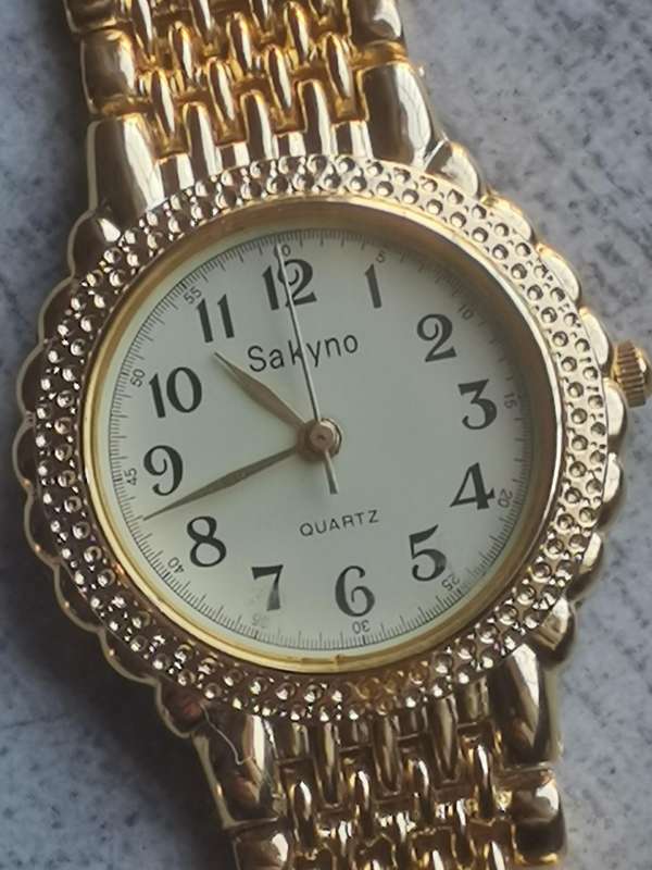 VINTAGE MENS SAKYNO ALL GOLD WATCH IN EXCELLENT WORKING CONDITION - NEW OLD STOCK