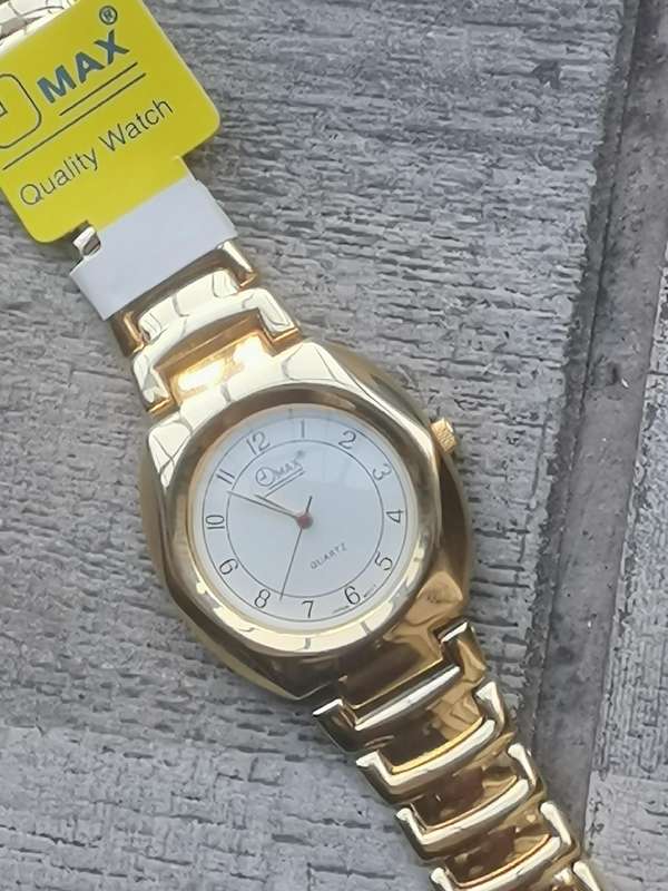 VINTAGE MENS ALL GOLD OMAX WATCH IN EXCELLENT WORKING CONDITION - NEW OLD STOCK
