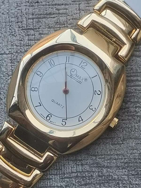 VINTAGE MENS ALL GOLD OMAX WATCH IN EXCELLENT WORKING CONDITION - NEW OLD STOCK