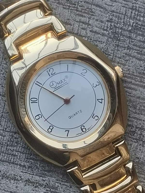 VINTAGE MENS ALL GOLD OMAX WATCH IN EXCELLENT WORKING CONDITION - NEW OLD STOCK