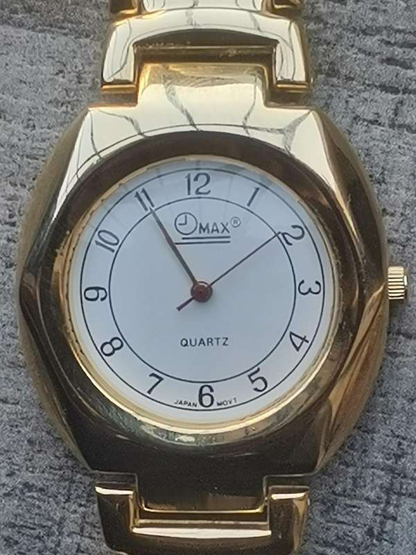 VINTAGE MENS ALL GOLD OMAX WATCH IN EXCELLENT WORKING CONDITION - NEW OLD STOCK
