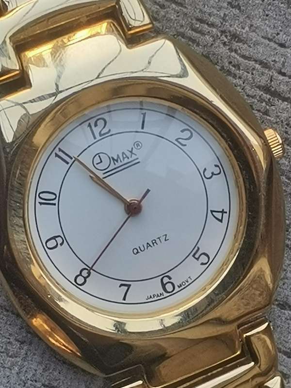 VINTAGE MENS ALL GOLD OMAX WATCH IN EXCELLENT WORKING CONDITION - NEW OLD STOCK