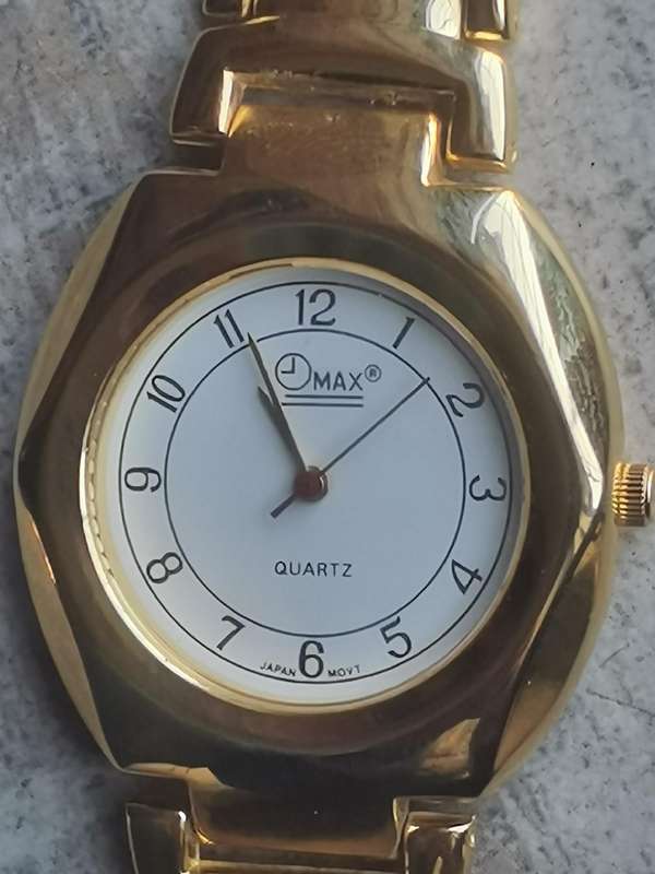 VINTAGE MENS ALL GOLD OMAX WATCH IN EXCELLENT WORKING CONDITION - NEW OLD STOCK
