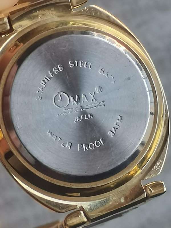 VINTAGE MENS ALL GOLD OMAX WATCH IN EXCELLENT WORKING CONDITION - NEW OLD STOCK