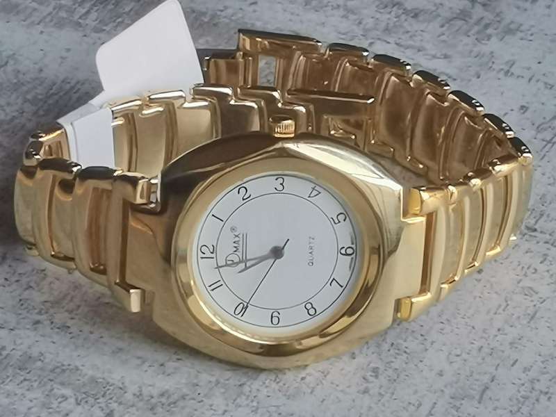 VINTAGE MENS ALL GOLD OMAX WATCH IN EXCELLENT WORKING CONDITION - NEW OLD STOCK