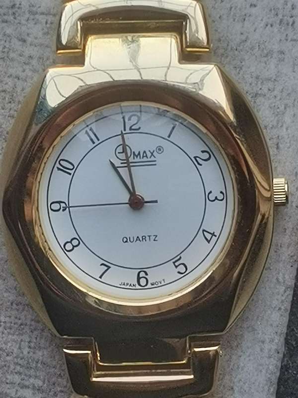 VINTAGE MENS ALL GOLD OMAX WATCH IN EXCELLENT WORKING CONDITION - NEW OLD STOCK
