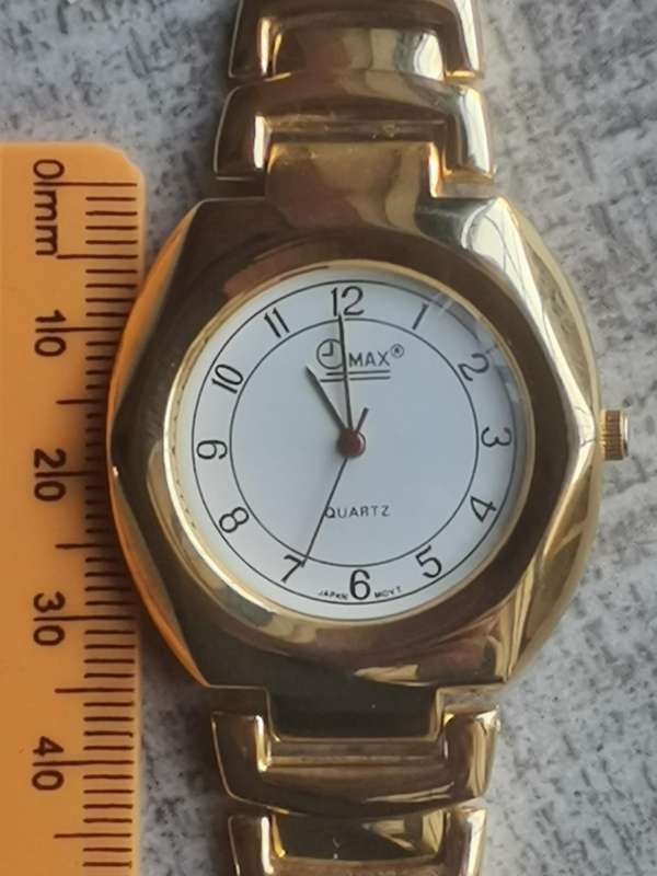 VINTAGE MENS ALL GOLD OMAX WATCH IN EXCELLENT WORKING CONDITION - NEW OLD STOCK