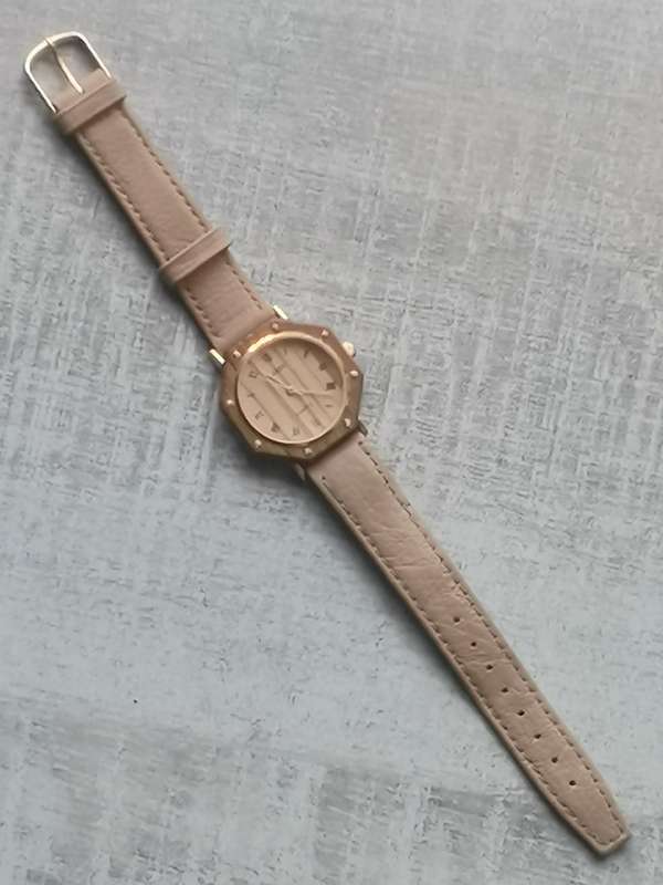 MENS CLASSIC WATCH IN EXCELLENT WORKING CONDITION