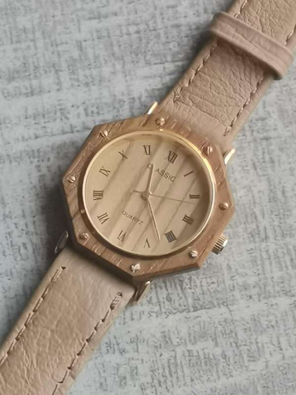 MENS CLASSIC WATCH IN EXCELLENT WORKING CONDITION