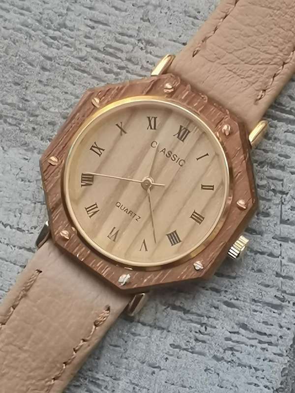 MENS CLASSIC WATCH IN EXCELLENT WORKING CONDITION