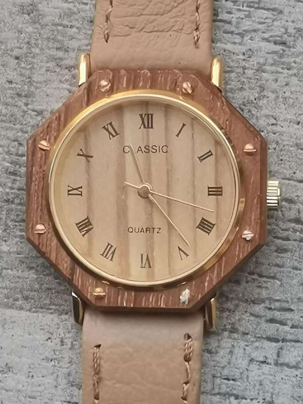 MENS CLASSIC WATCH IN EXCELLENT WORKING CONDITION