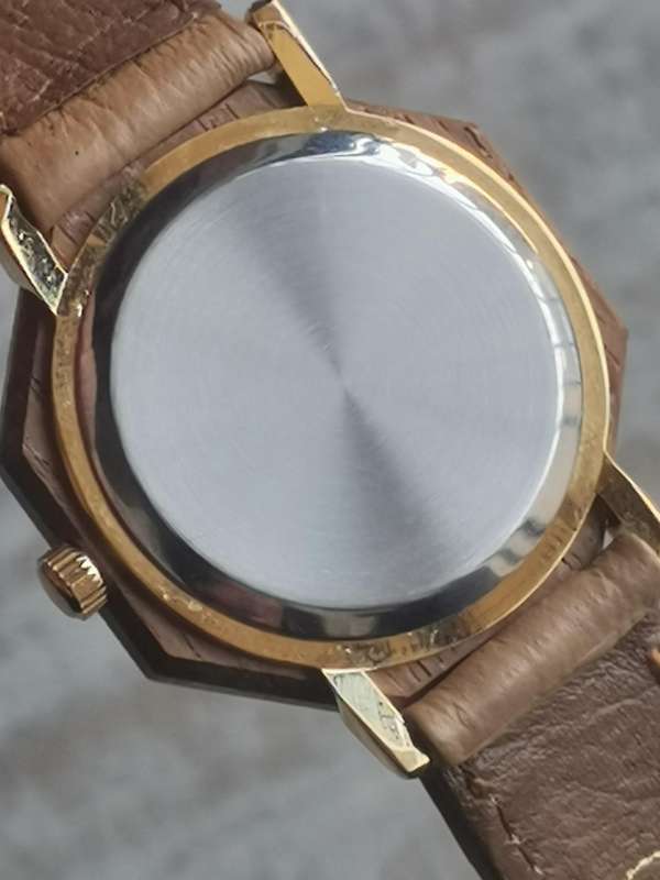 MENS CLASSIC WATCH IN EXCELLENT WORKING CONDITION