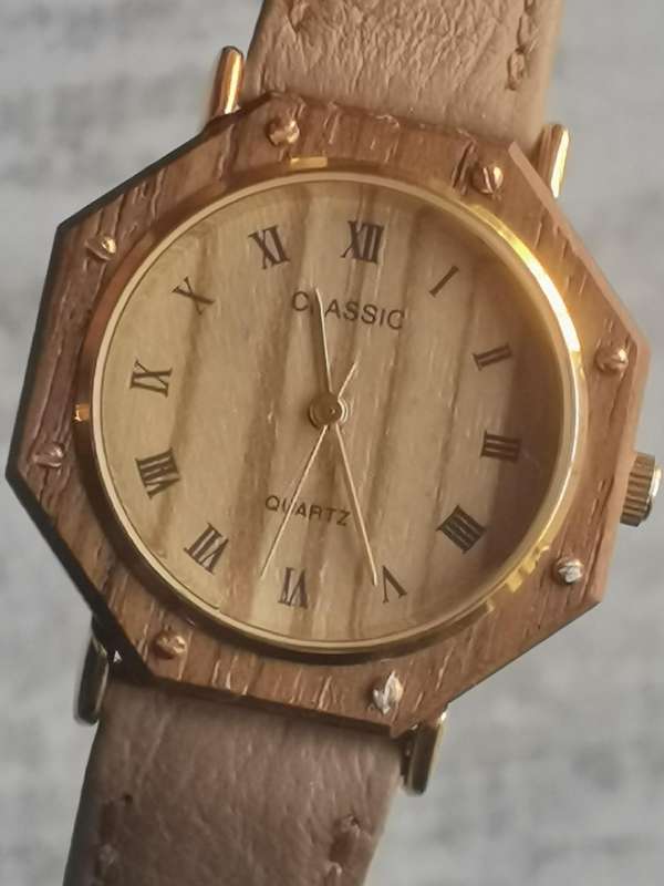 MENS CLASSIC WATCH IN EXCELLENT WORKING CONDITION