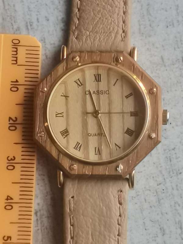 MENS CLASSIC WATCH IN EXCELLENT WORKING CONDITION
