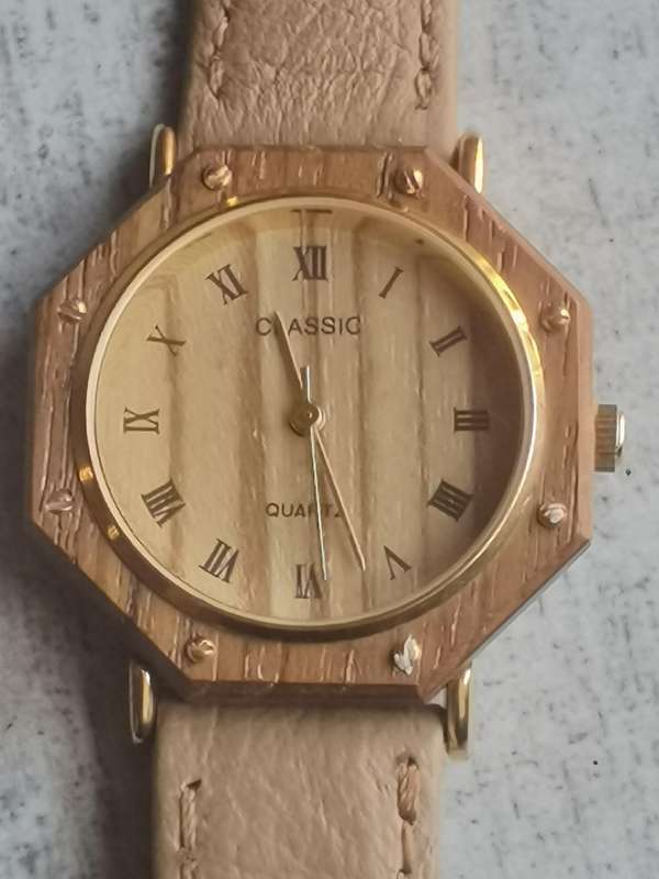 MENS CLASSIC WATCH IN EXCELLENT WORKING CONDITION
