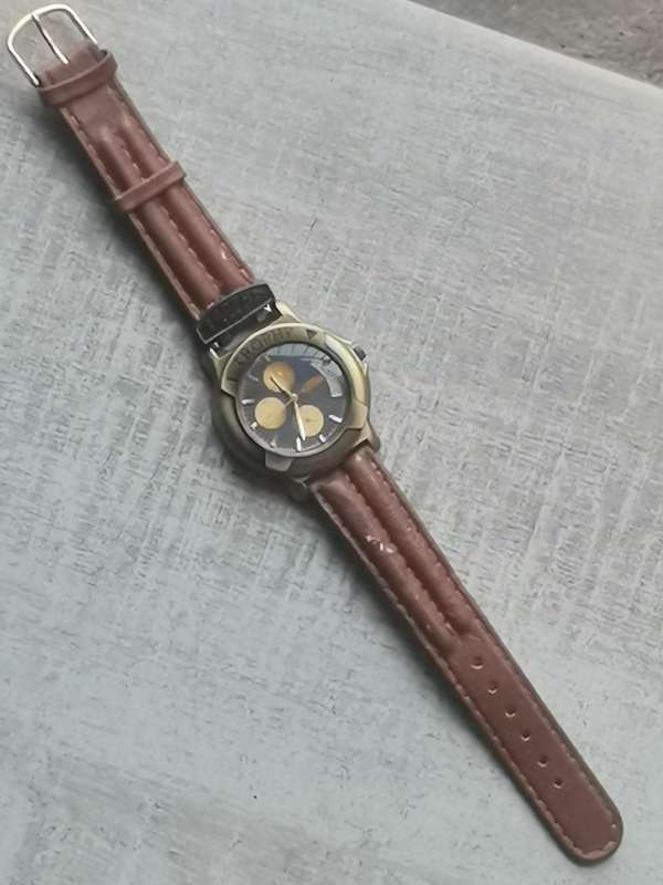 MENS TROPHY SAFARI WATCH WITH ROTATING BEZEL IN EXCELLENT WORKING CONDITION
