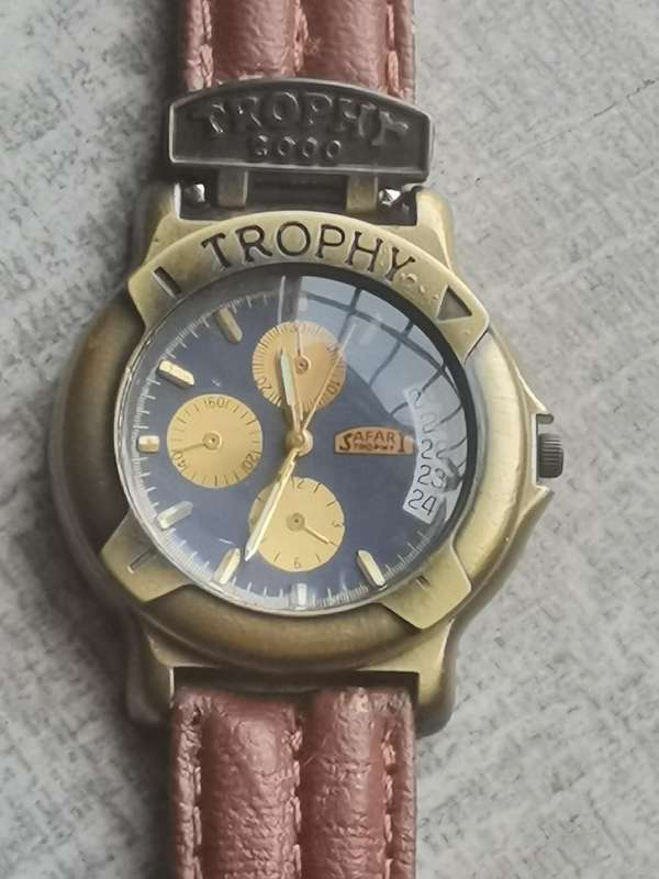 MENS TROPHY SAFARI WATCH WITH ROTATING BEZEL IN EXCELLENT WORKING CONDITION