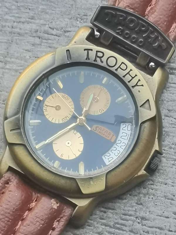 MENS TROPHY SAFARI WATCH WITH ROTATING BEZEL IN EXCELLENT WORKING CONDITION