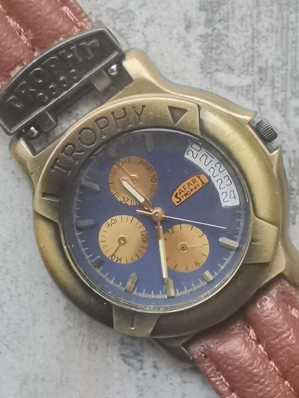 MENS TROPHY SAFARI WATCH WITH ROTATING BEZEL IN EXCELLENT WORKING CONDITION