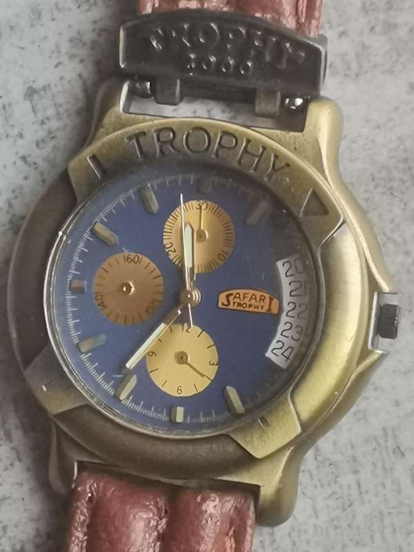 MENS TROPHY SAFARI WATCH WITH ROTATING BEZEL IN EXCELLENT WORKING CONDITION