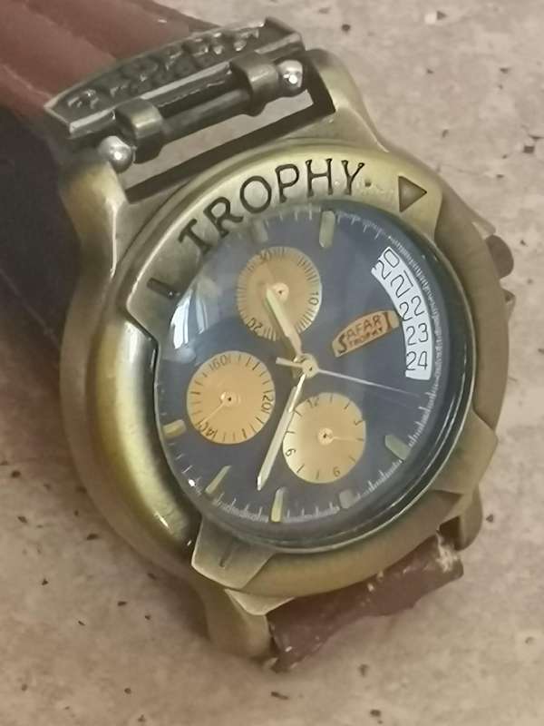 MENS TROPHY SAFARI WATCH WITH ROTATING BEZEL IN EXCELLENT WORKING CONDITION
