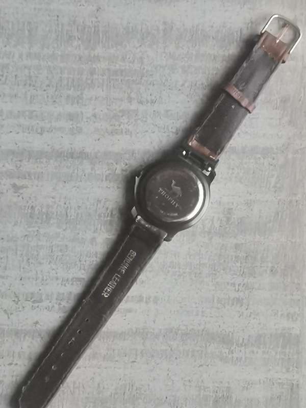 MENS TROPHY SAFARI WATCH WITH ROTATING BEZEL IN EXCELLENT WORKING CONDITION